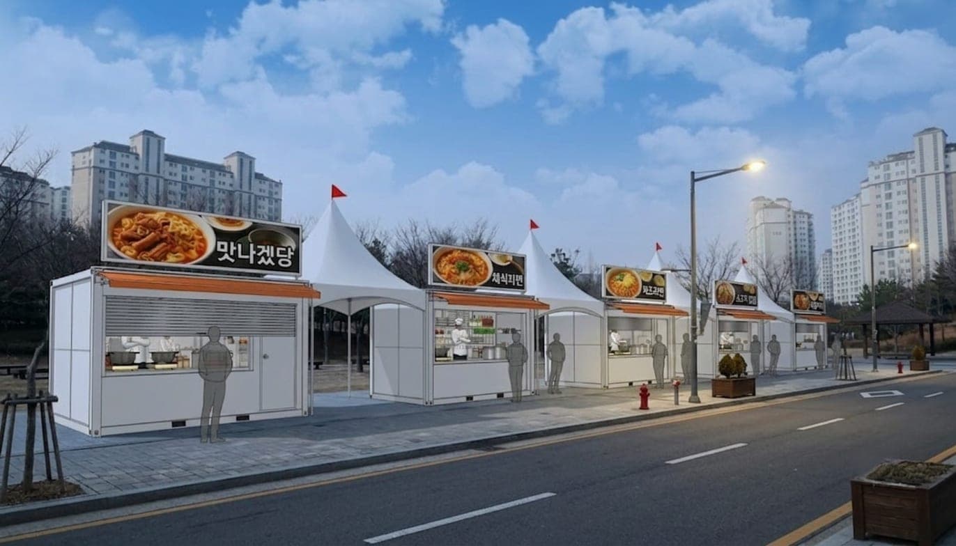 K-테이너 미식존 야간 렌더링 — 간판 조명이 켜진 라면 부스 열